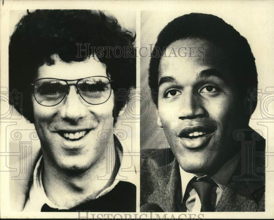 1977 Press Photo Elliott Gould & O.J. Simpson, The Heisman Trophy Awards Special - Historic Images