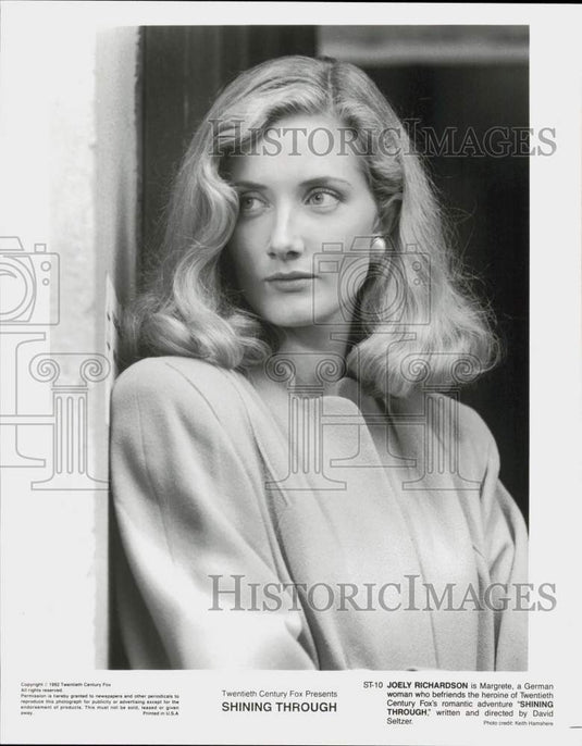 1992 Press Photo Actress Joely Richardson in "Shining Through" - lrp95876- Historic Images