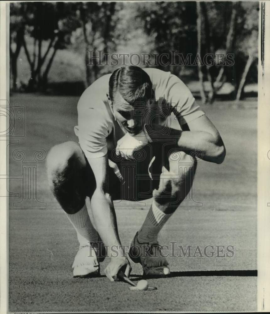 1967 Rick Barry lines up a putt - he&#39;ll have lots of time for golf-Historic Images