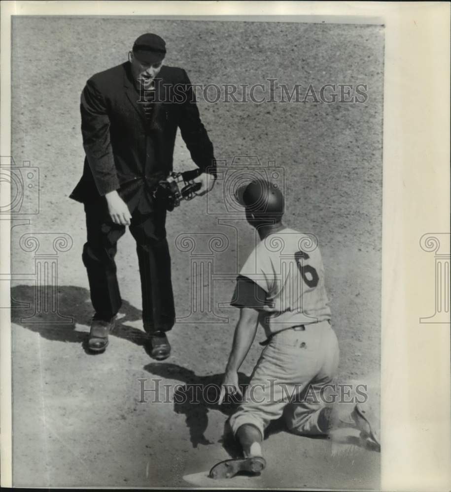 1966 Dodger Ron Fairly Doesn&#39;t Agree With Ump John Kibler Out Call-Historic Images