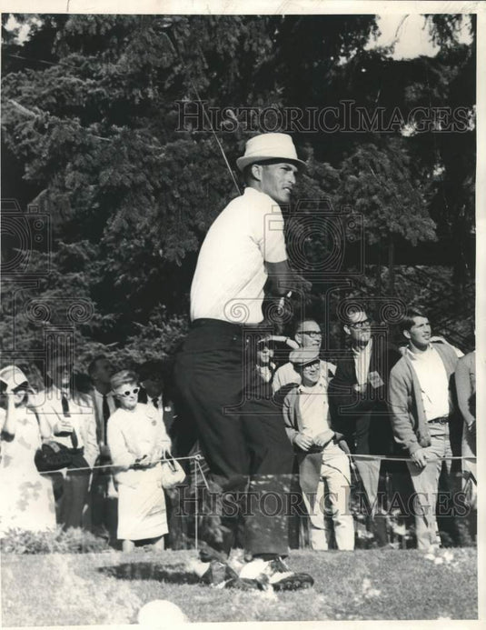 1966 Chi Chi Rodrigues wound up on drive - Historic Images
