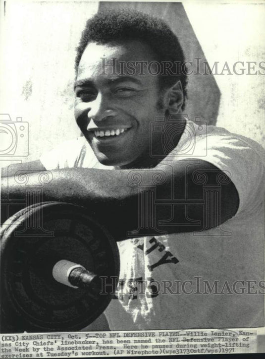 1971 Kansas City Chiefs Willie Lanier NFL Defensive Player of Week - Historic Images