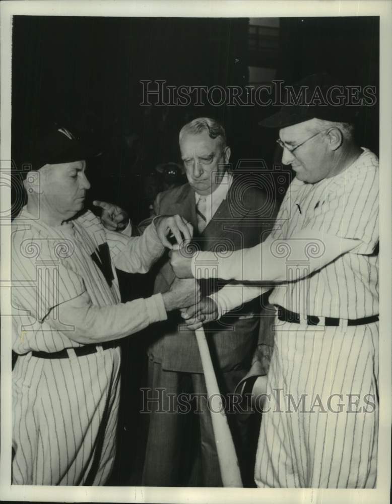 1952 Press Photo- D.C.-- The Democrats &amp; Republicans Go to Bat With Each Other - Historic Images