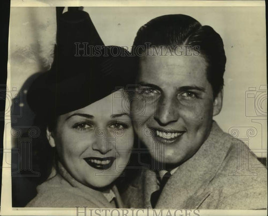 1939 Carlyle G Blackwell Jr to Marry Actress Julia Cabanne - Historic Images