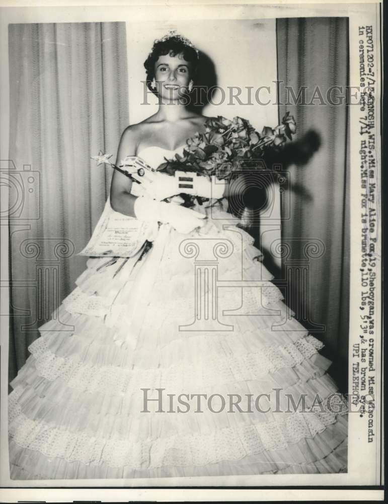 1959 Mary Alice Fox crowned Miss Wisconsin in ceremonies in Kenosha - Historic Images