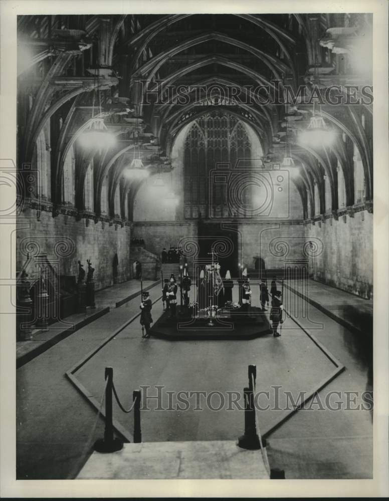 1952 King George VI lies in state at historic Westminister Hall - Historic Images