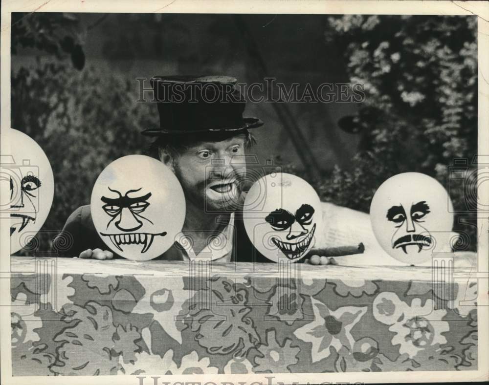 1987 Entertainer Red Skelton with his spooky friends - Historic Images