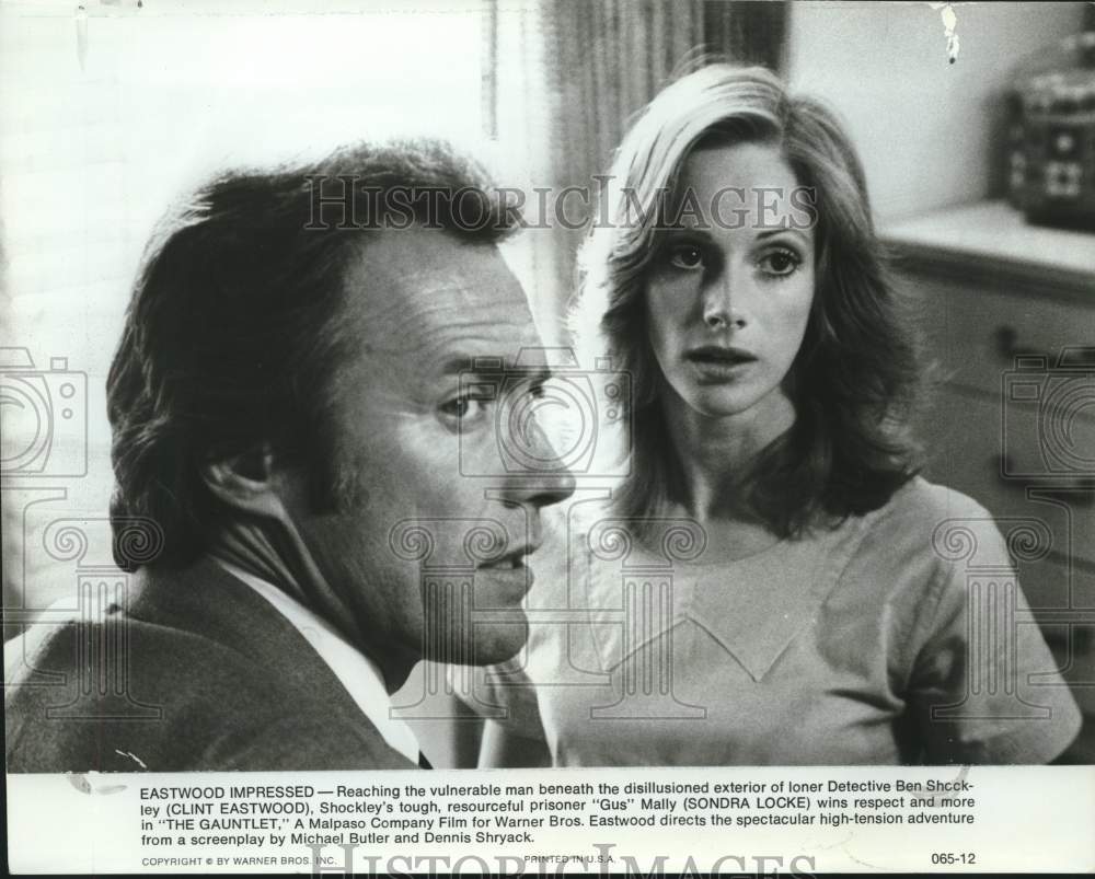 1977 Clint Eastwood and Sondra Locke Star in &quot;The Gauntlett&quot; - Historic Images