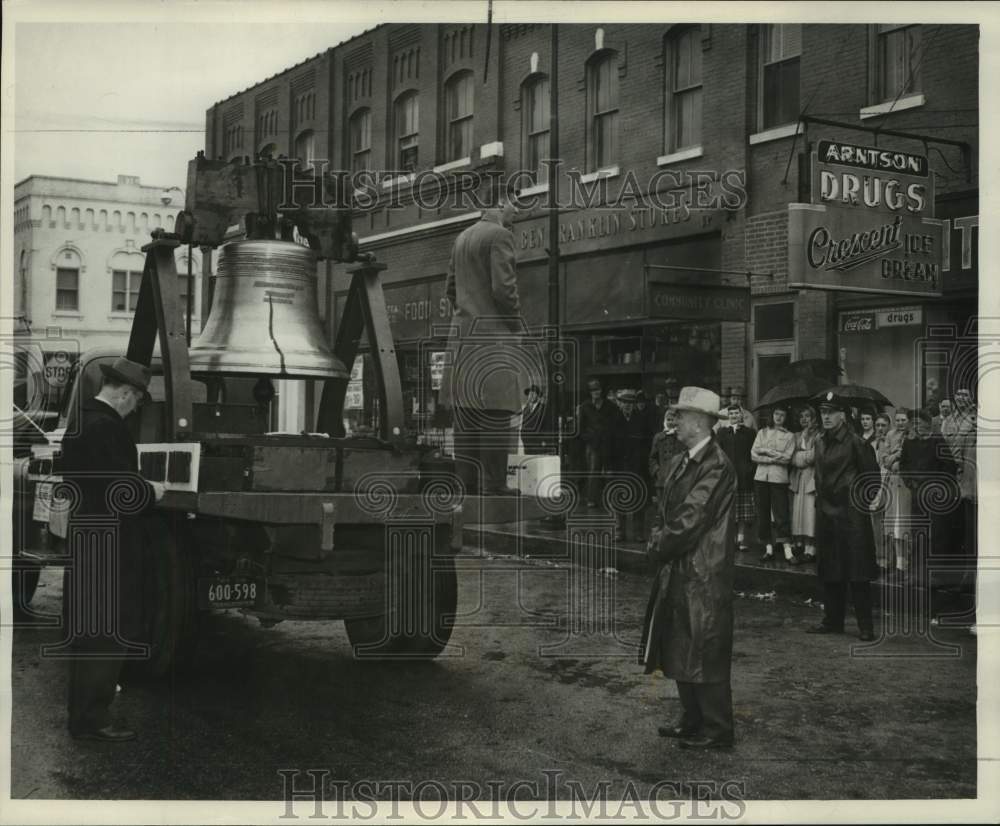 1950 Wabasha Residents launch The Independence Saving Bond Drive - Historic Images