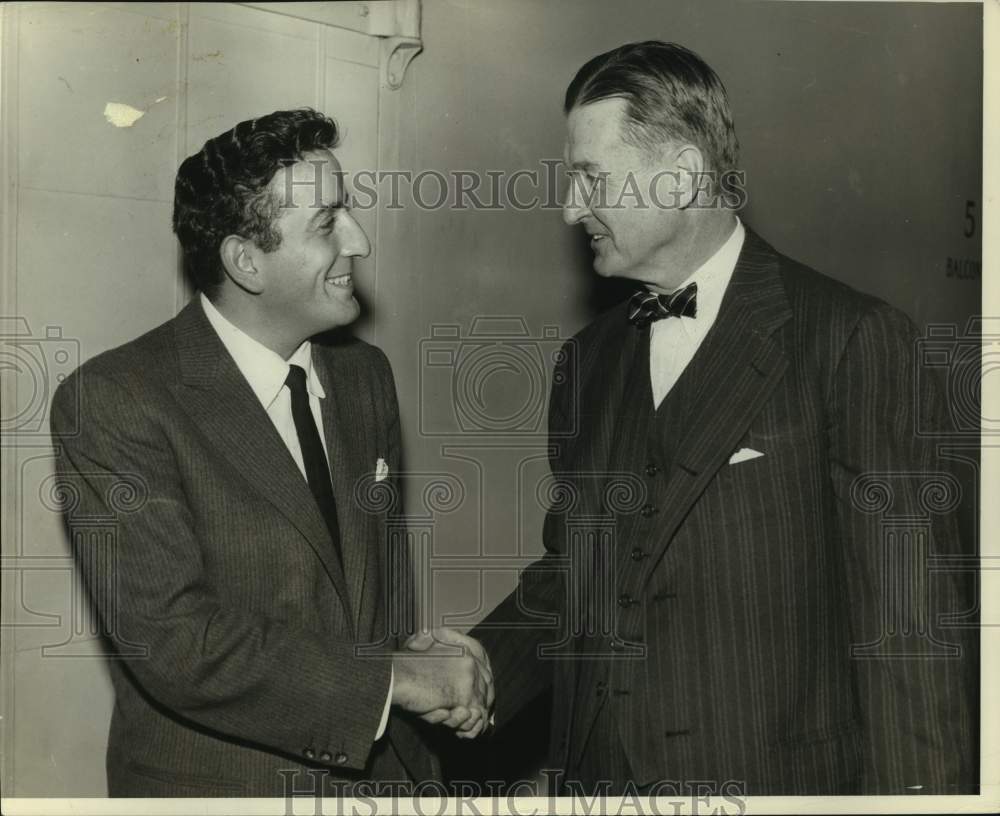 1955 Press Photo American Singer Tony Bennett with Francis Hotel - lrx03811- Historic Images