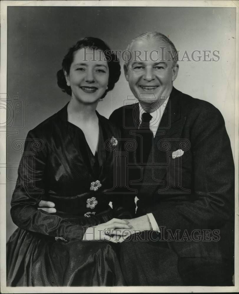 1954 Alfred Lunt and Wife Lynne Fontanne - Historic Images