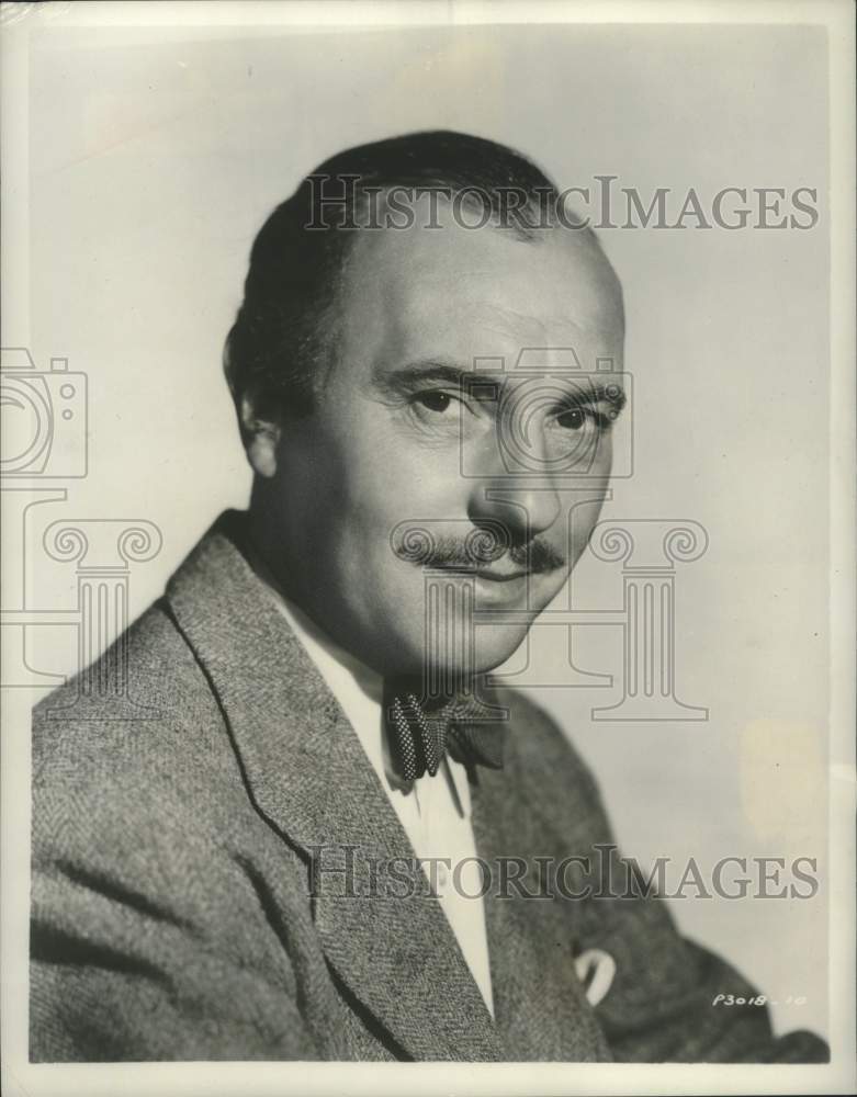 1954 Sir Ralph Richardson new star and host of Theater Royal-Historic Images