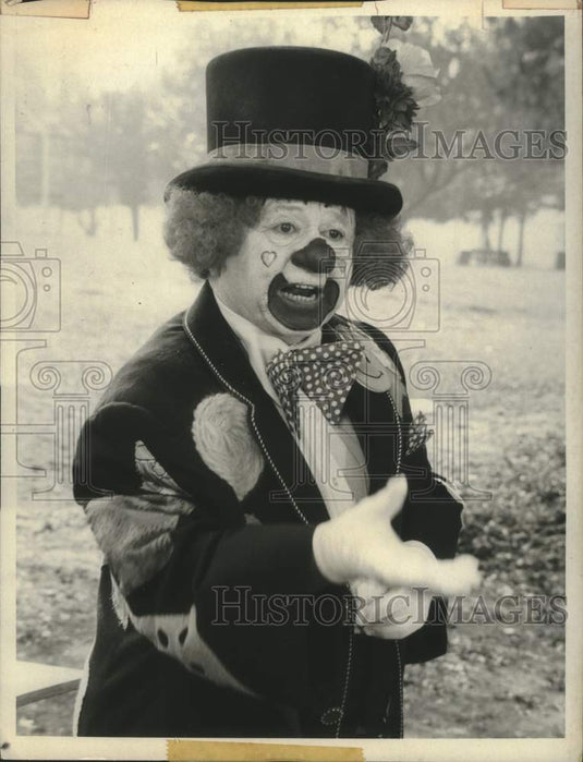 1981 Mickey Rooney Stars in "Leave 'Em Laughing" a CBS TV Network - Historic Images