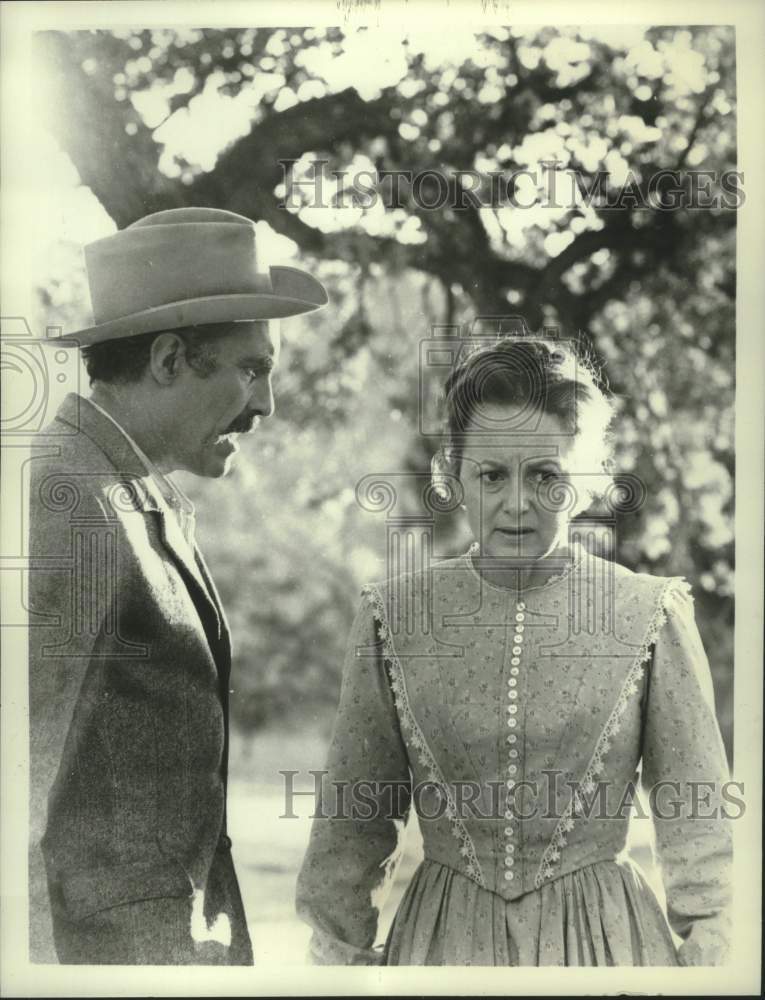 1966 Press Photo Jason Robards and Olivia de Havilland in &quot;Noon Wine&quot;- Historic Images