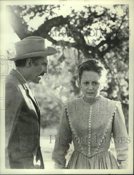 1966 Press Photo Jason Robards and Olivia de Havilland in "Noon Wine"- Historic Images