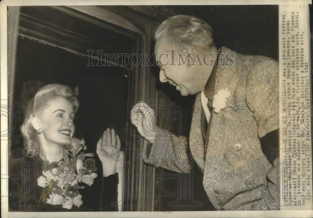 1941 Press Photo Showgirl MrsTommy Manville left Grand Central Terminal for Reno - Historic Images