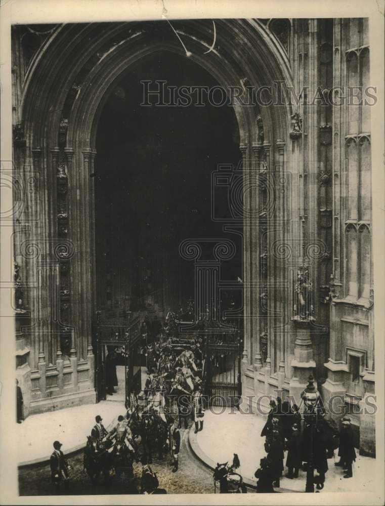 1921 King George opens British Parliament - Historic Images