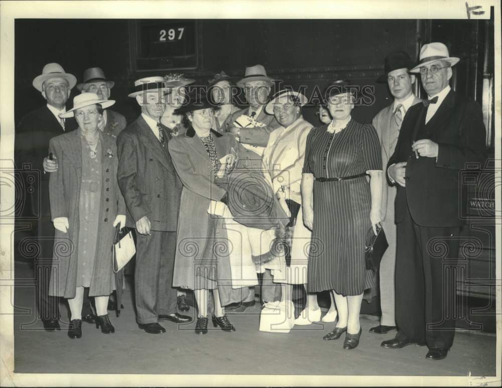 1940 Group Leaves South Station for 25-Day Tour to Alaska and Canada - Historic Images