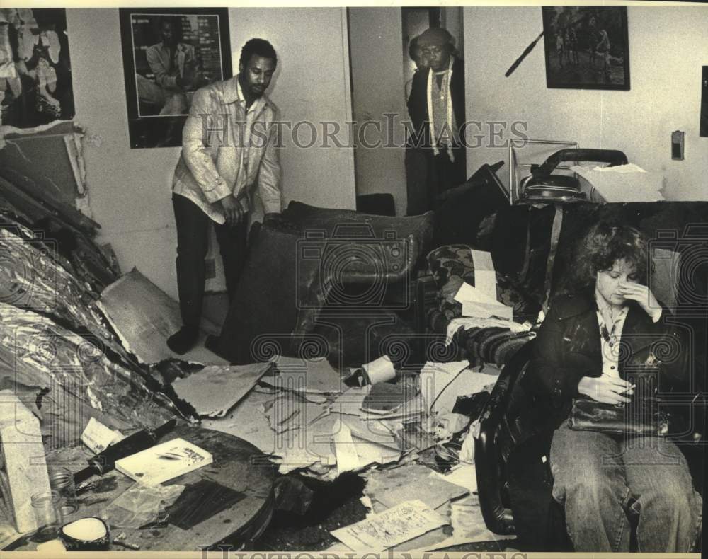 1981 Car smashed through the wall Apartment of Sandra Lake - Historic Images