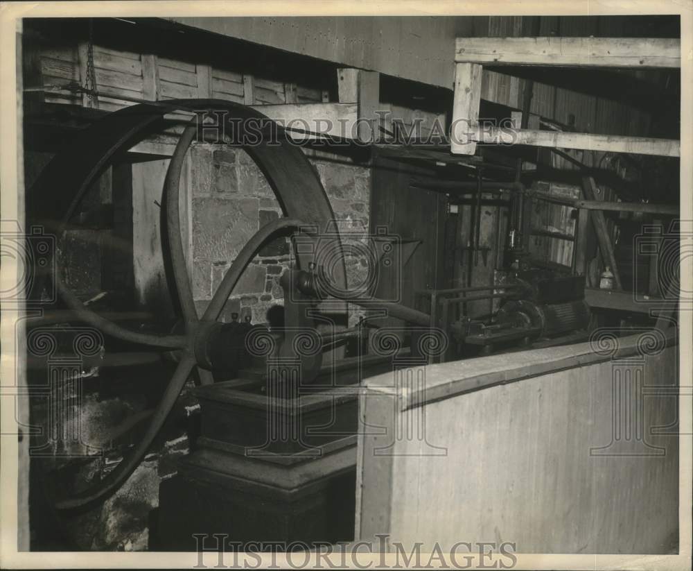 1955 Tramway engine which carried historic persons to Mount Holyoke - Historic Images