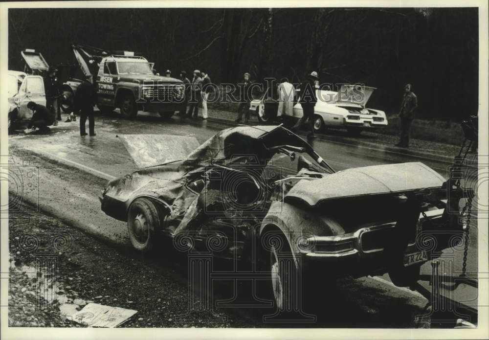 1978 Two Bellevue teenagers die in car accident - Historic Images