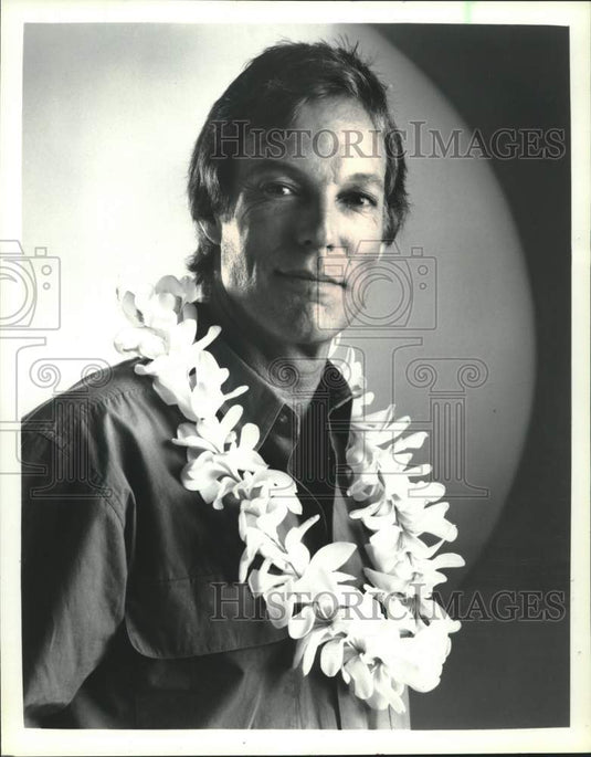 1989 Richard Chamberlain plays as Dr. Daniel Kulani in "Island Son" - Historic Images