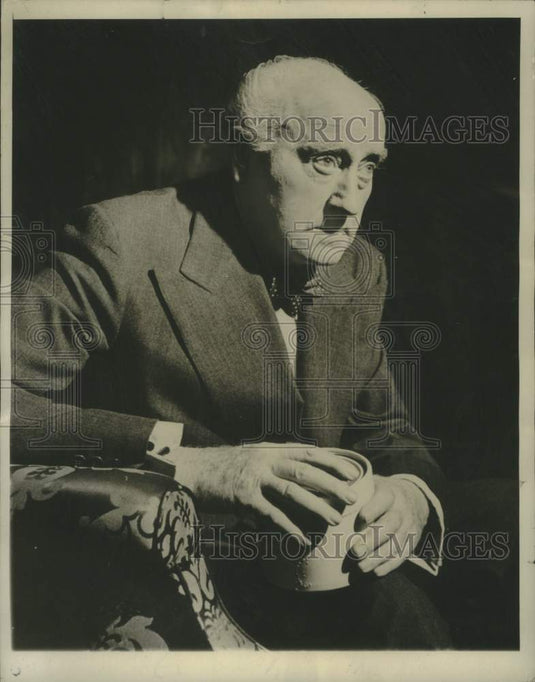 1944 Halliwell Hobbes star as sinister judge in "Ten Little Indians" - Historic Images