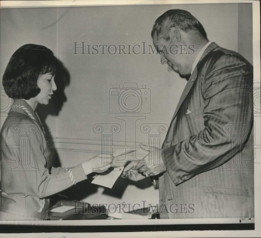 1964 Joe Tonahill pays fine to Court Clerk Jeanette Hooker - Historic Images