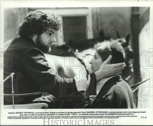 1983 Mandy Patinkin and Barbra Streisand in a romantic drama "Yatl" - Historic Images