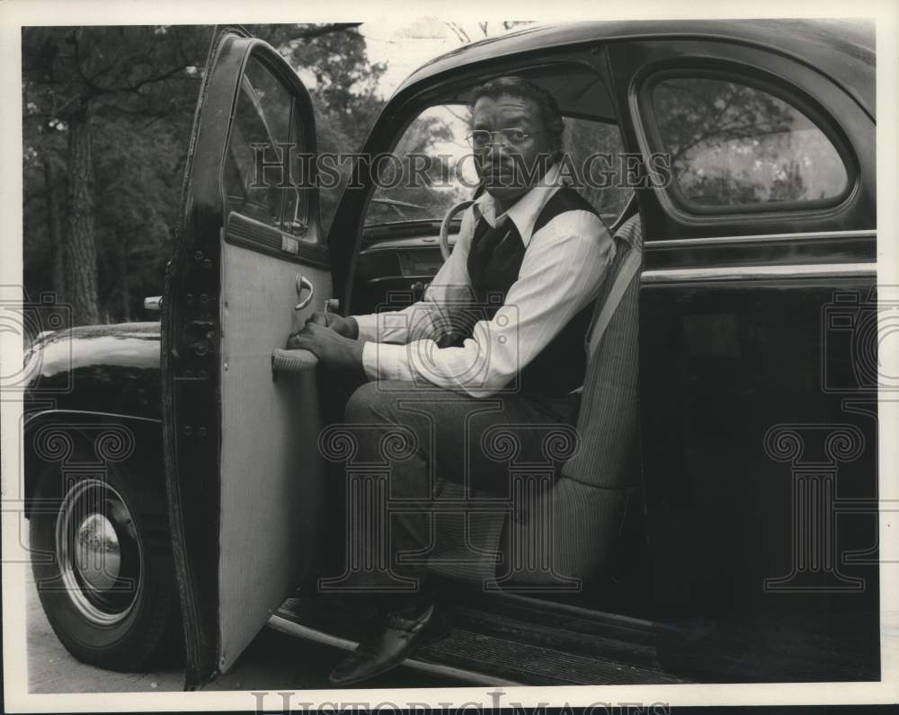 Film actor Paul Winfield inside the car - Historic Images