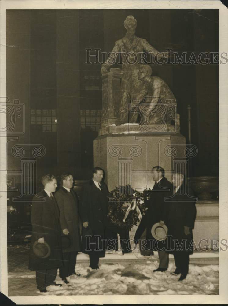 1934 Greater Boston councilmen lay wreath on Lincoln Park Statue - Historic Images