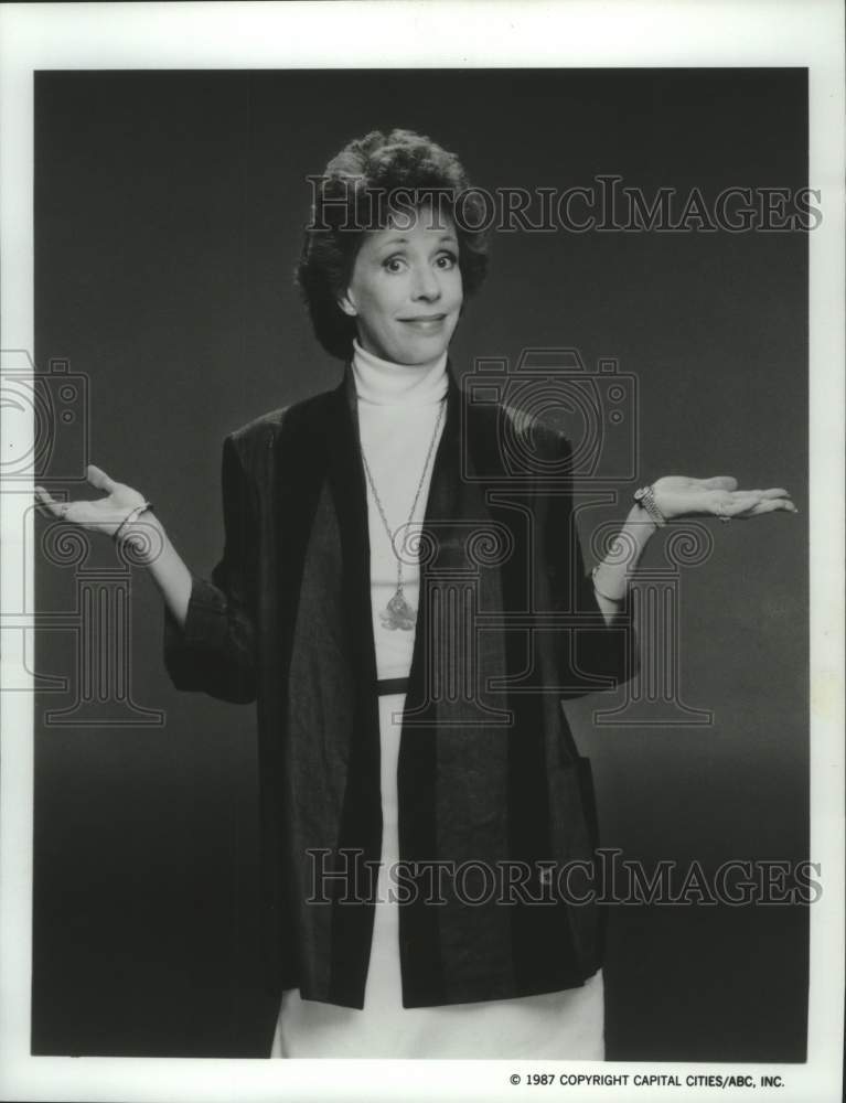 1987 Actress and Singer Carol Burnett in "A Carol Burnett Special - Historic Images