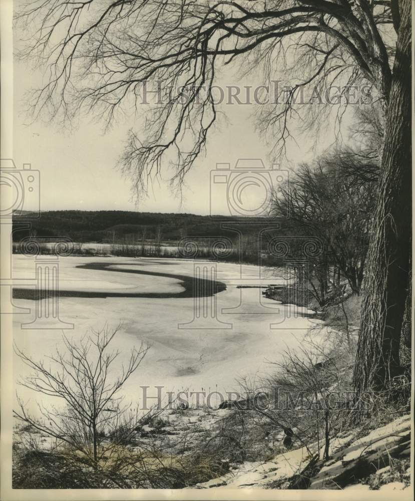 1955 Melting path on the Connecticut River between North Charlestown - Historic Images