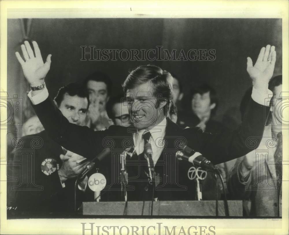 1981 Robert Redford Co-stars in "The Candidate" - Historic Images