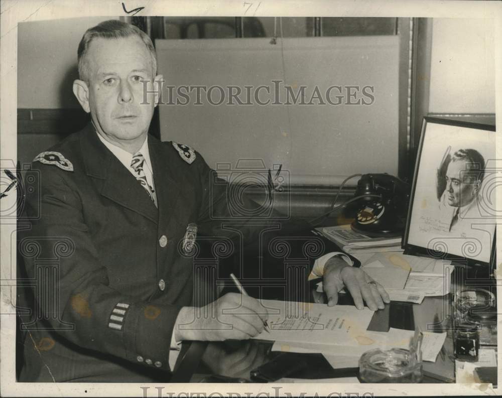 1947 Police head John Fournier gets commendation from Edgar Hoover - Historic Images