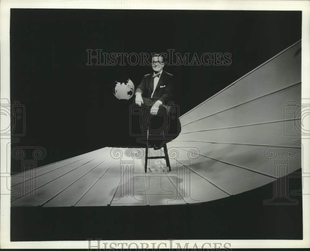 1956 Press Photo Entertainer Dave Garraway - lrx11496- Historic Images