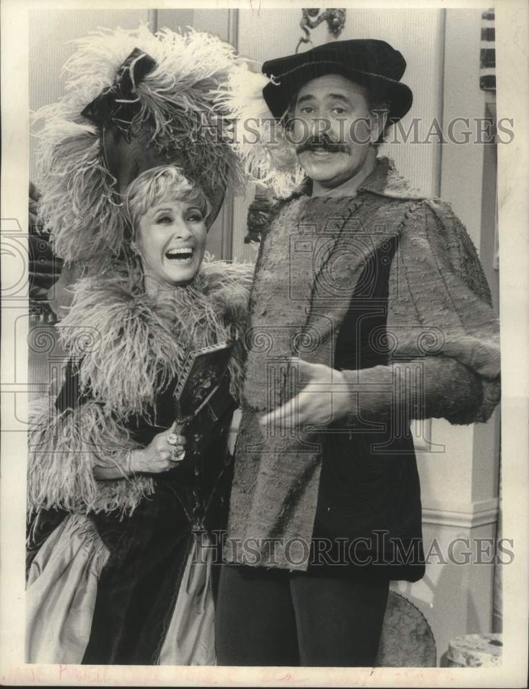 1970 Press Photo American singer Jane Powell laughing with a gentleman - Historic Images