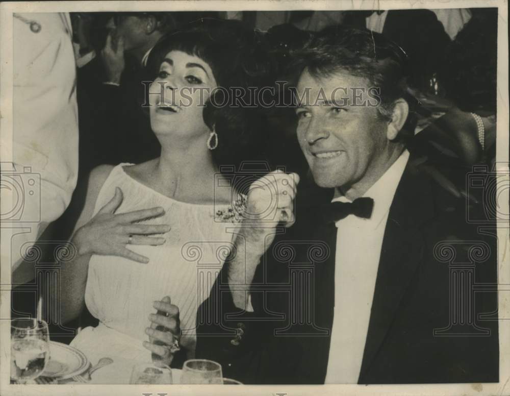 1962 Liz Taylor doing town with Burton - Historic Images