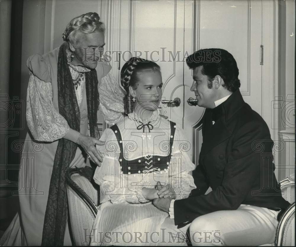 1951 Anne Francis &amp; Dale Robertson rehearse for Lydia Bailey - Historic Images