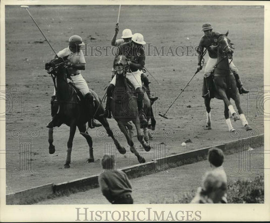 1977 Polo players during a field action - Historic Images