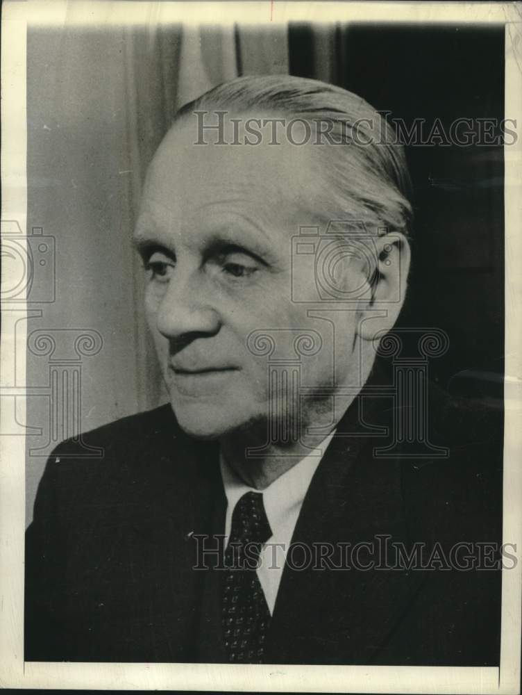 1944 Economist and Newspaper Editor Sir Norman Angell - Historic Images