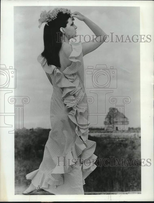 1967 Clothes made from Kroyer's Dry Process Paper - Historic Images