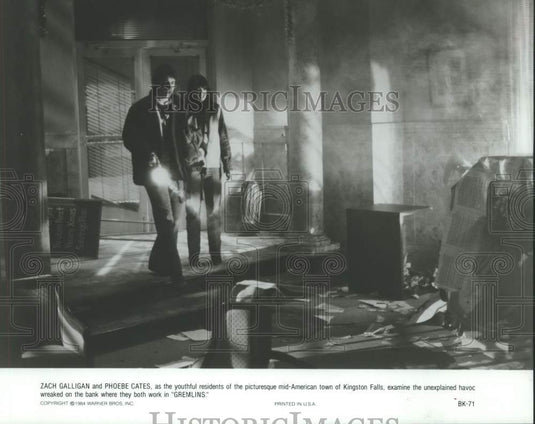 1984 Zach Galligan and Phoebe Cates star in Gremlins - Historic Images