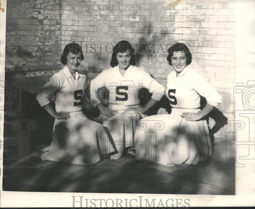 1955 Press Photo The three cheerleaders from South Florida lead Stetson Hatters- Historic Images