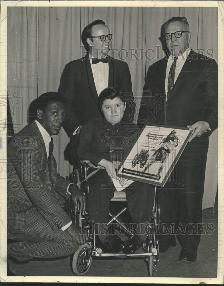 1967 Bill Cosby presents honor plaque to little boy Rocco Lanzo-Historic Images