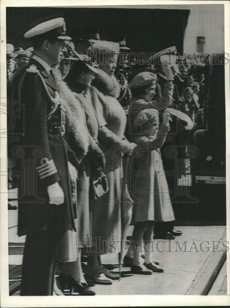 1939 Press Photo Members of the Royal Family at the Quayside in Portsmouth - Historic Images