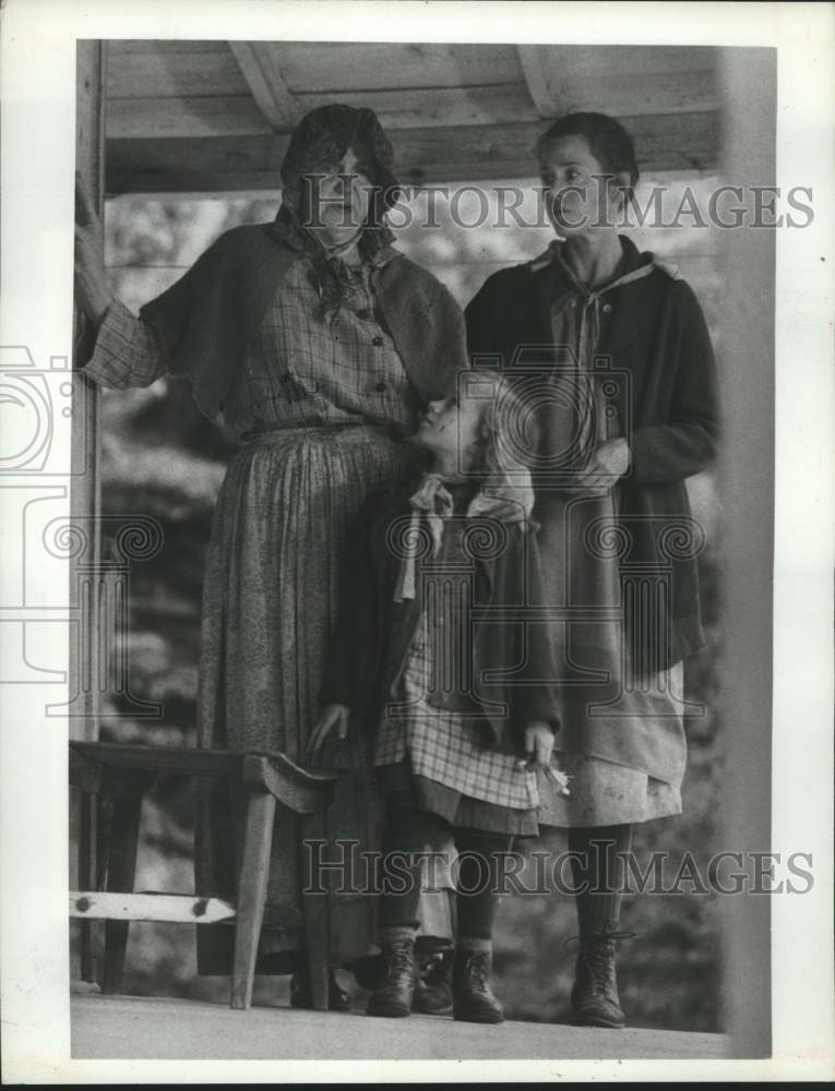 Actress Jane Fonda with costars in a scene from &quot;The Dollmaker&quot; - Historic Images