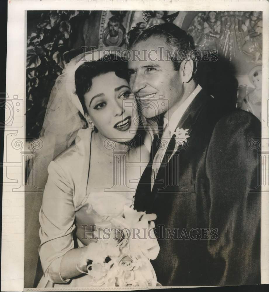 1957 Linda Darnell Marries Pilot Merle Robertson in Flier's Chapel-Historic Images