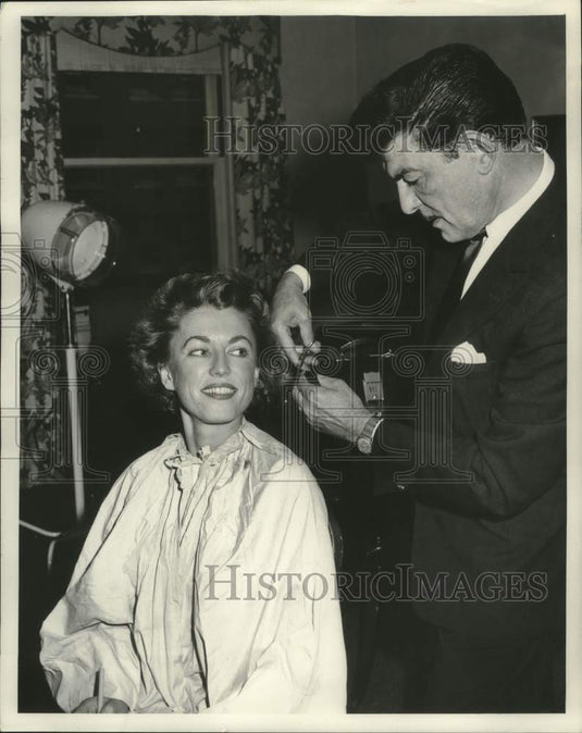 1962 Hair Stylist sets Mrs. De Rosa's hair for a new tubular look - Historic Images