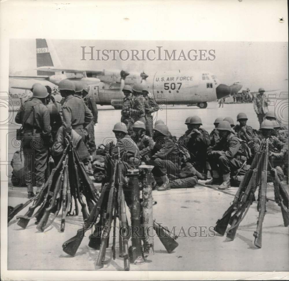 1960 U.S. Air Force Plane Brings Ethiopian Troops To Leopoldville - Historic Images